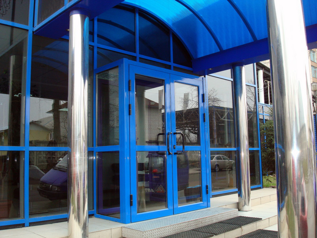 Qo‘shimcha konstruktiv yechimlarning mavjudligi har qanday murakkablikdagi turli xil konstruksiyalarni loyihalash imkonini beradi.